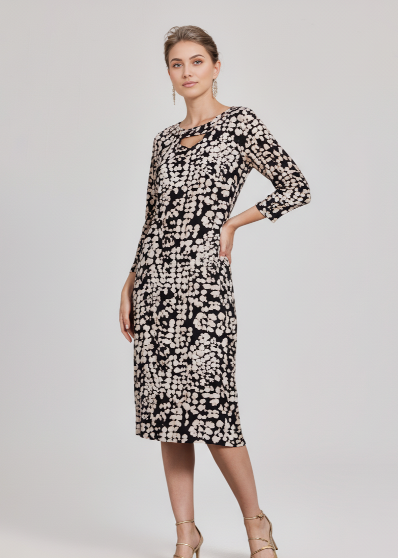 Vestido midi cuello decorado