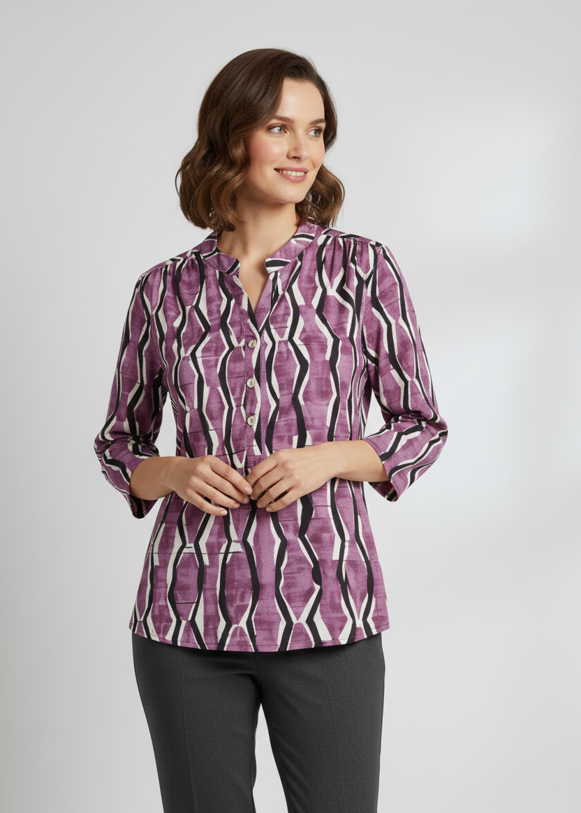 Camiseta estampada con cuello tirilla